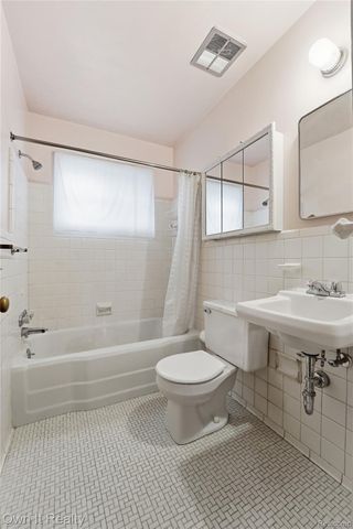 2661 Hollywood Street, Dearborn, MI 48124