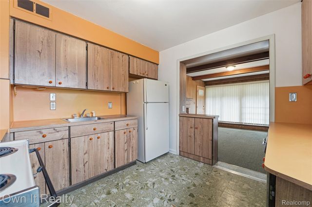 2661 Hollywood Street, Dearborn, MI 48124