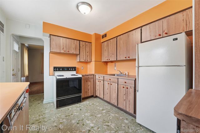 2661 Hollywood Street, Dearborn, MI 48124
