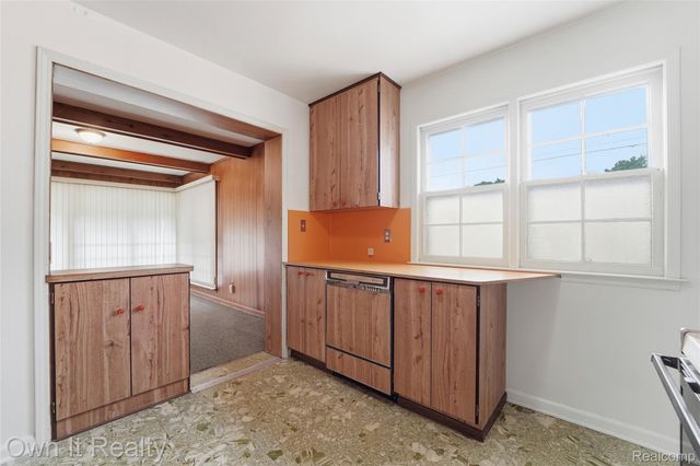 2661 Hollywood Street, Dearborn, MI 48124