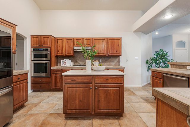 9949 Cardinal Street NW, Albuquerque, NM 87114