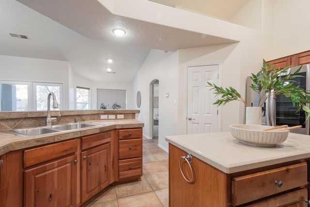 9949 Cardinal Street NW, Albuquerque, NM 87114