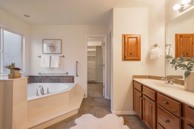 9949 Cardinal Street NW, Albuquerque, NM 87114