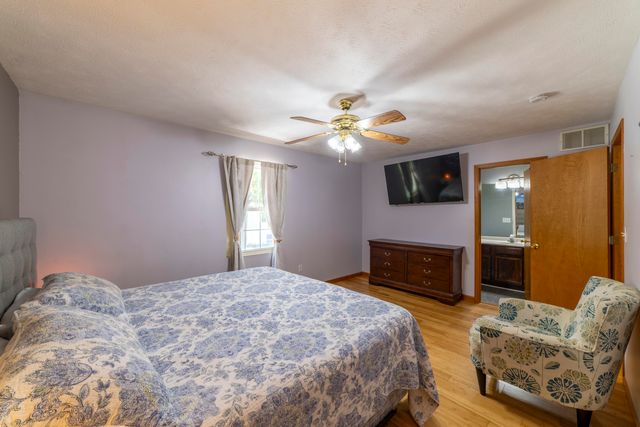 3624 Fairway Drive, Chesterton, IN 46304
