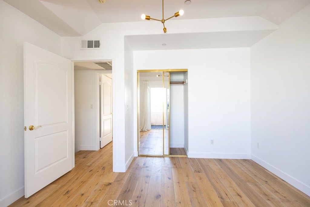 Image 14 of property listing at 364 W Wilson Avenue 3, Glendale, CA 91203