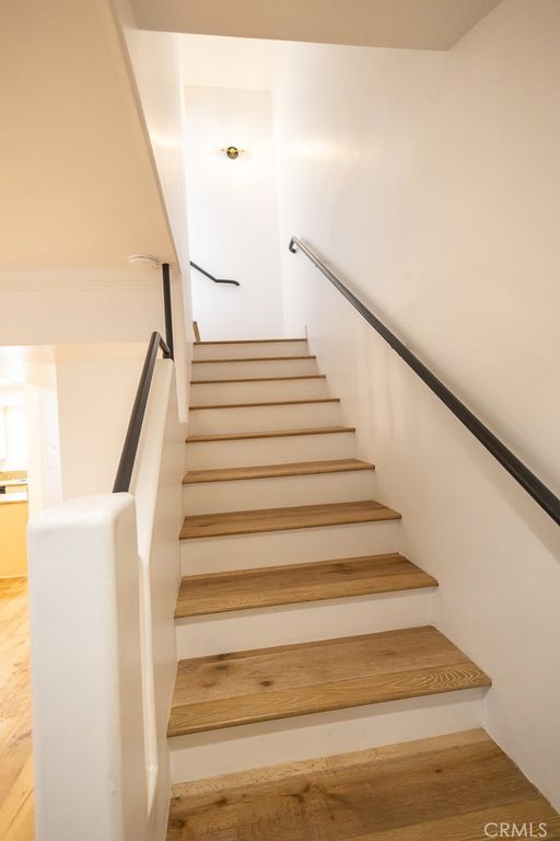 Image 8 of property listing at 364 W Wilson Avenue 3, Glendale, CA 91203