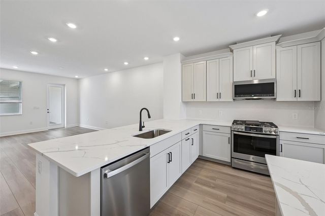 8229 SEAFLOWER PARKWAY, Bradenton, FL 34210