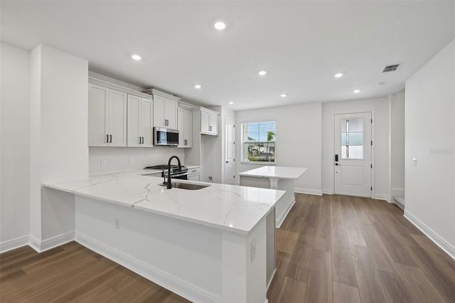 8229 SEAFLOWER PARKWAY, Bradenton, FL 34210