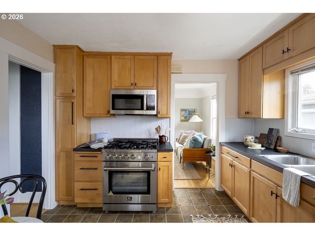 6035 Se KNIGHT St, Portland, OR 97206