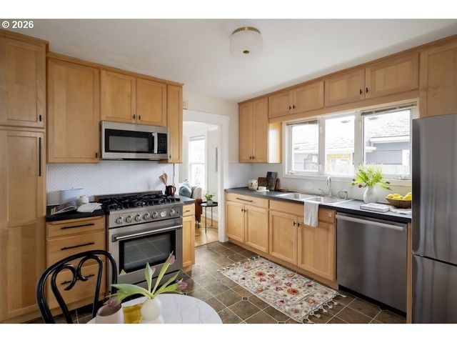 6035 Se KNIGHT St, Portland, OR 97206