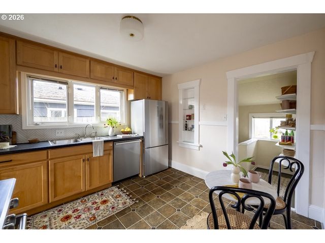 6035 Se KNIGHT St, Portland, OR 97206