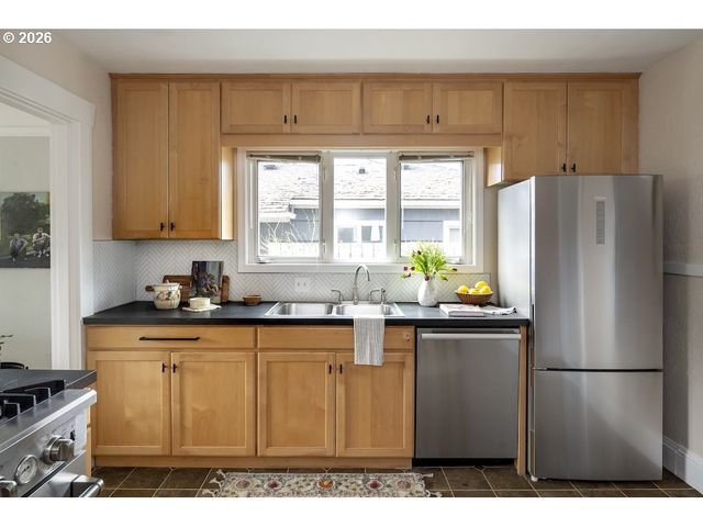 6035 Se KNIGHT St, Portland, OR 97206