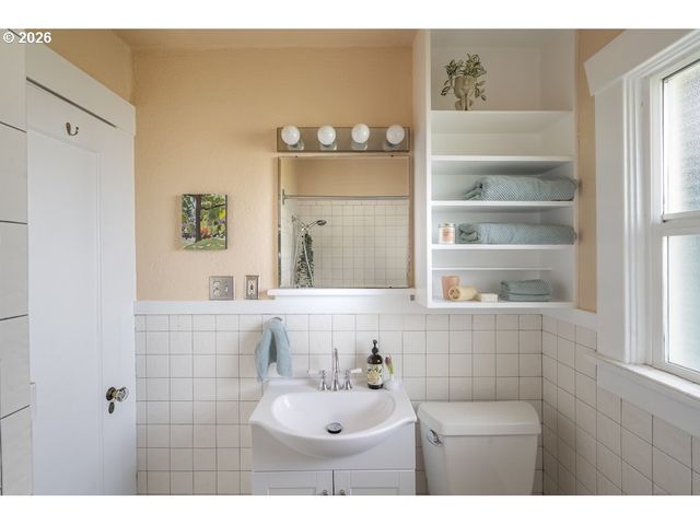 6035 Se KNIGHT St, Portland, OR 97206