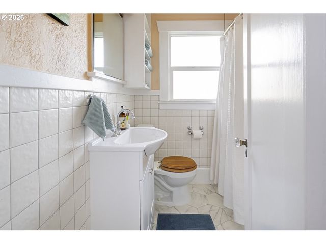 6035 Se KNIGHT St, Portland, OR 97206