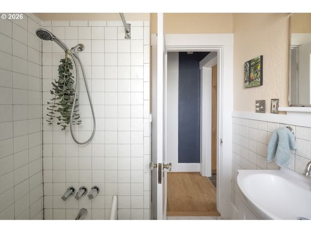 6035 Se KNIGHT St, Portland, OR 97206