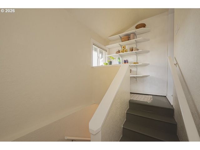 6035 Se KNIGHT St, Portland, OR 97206