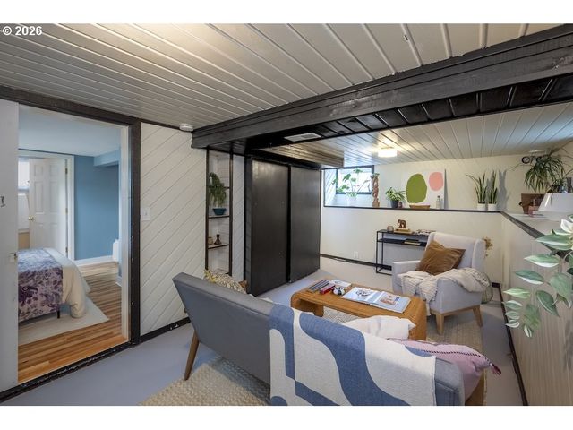 6035 Se KNIGHT St, Portland, OR 97206