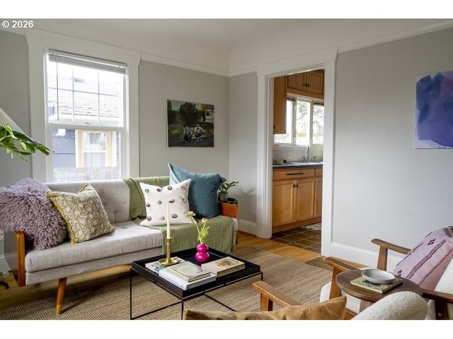 6035 Se KNIGHT St, Portland, OR 97206