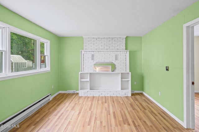 633 Fillmore Avenue, Niskayuna, NY 12304