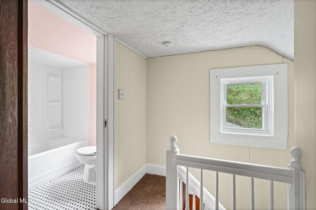 633 Fillmore Avenue, Niskayuna, NY 12304