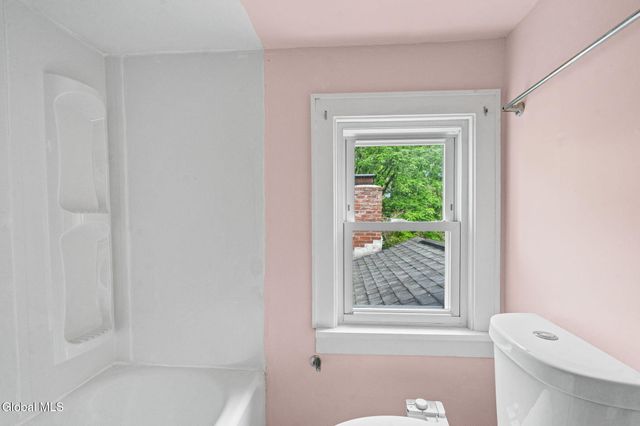 633 Fillmore Avenue, Niskayuna, NY 12304