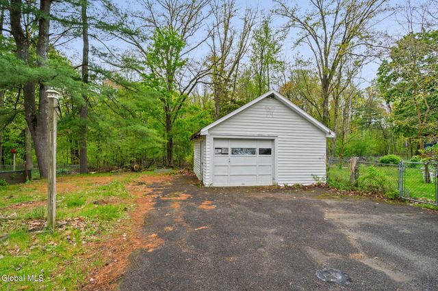 633 Fillmore Avenue, Niskayuna, NY 12304