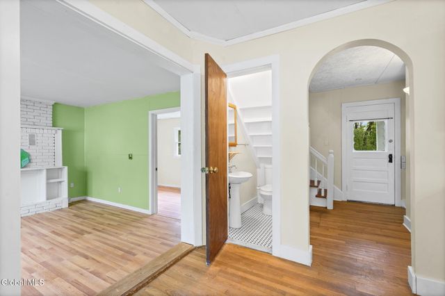 633 Fillmore Avenue, Niskayuna, NY 12304