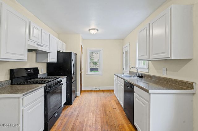 633 Fillmore Avenue, Niskayuna, NY 12304