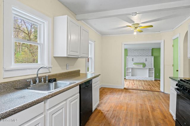 633 Fillmore Avenue, Niskayuna, NY 12304