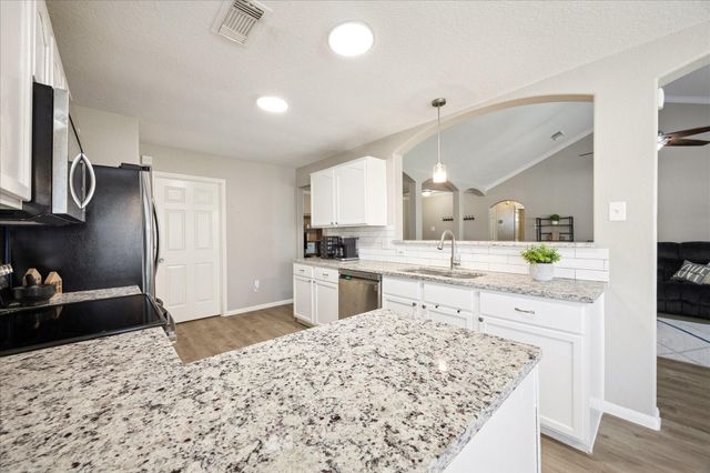 3206 Deer Trail Drive, Alvin, TX 77511