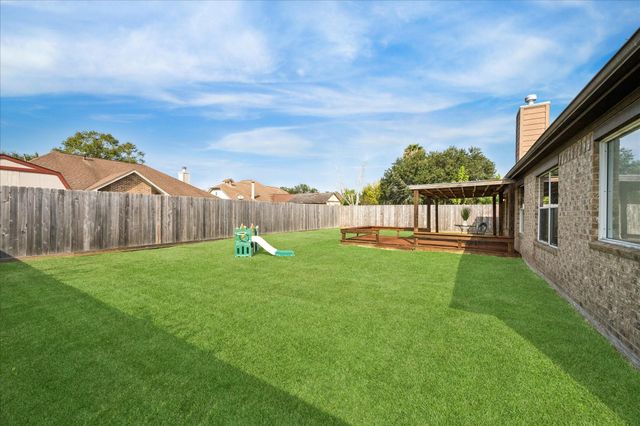 3206 Deer Trail Drive, Alvin, TX 77511