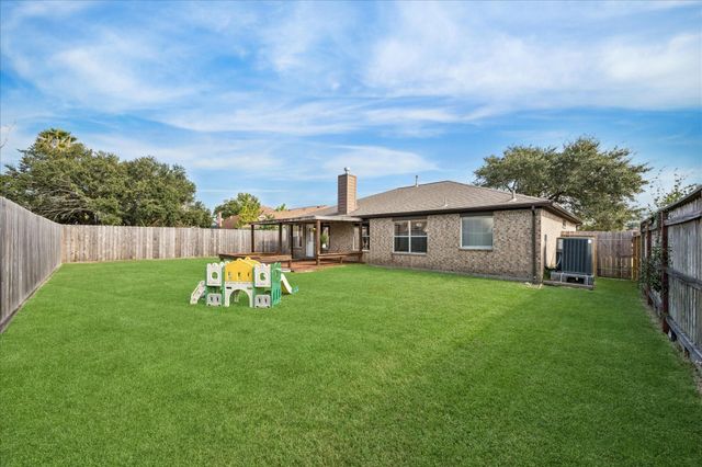 3206 Deer Trail Drive, Alvin, TX 77511