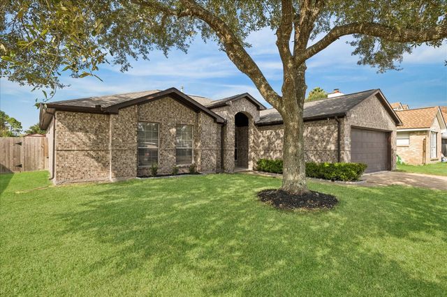 3206 Deer Trail Drive, Alvin, TX 77511