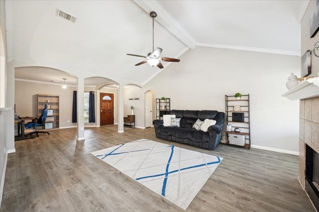 3206 Deer Trail Drive, Alvin, TX 77511