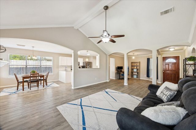 3206 Deer Trail Drive, Alvin, TX 77511