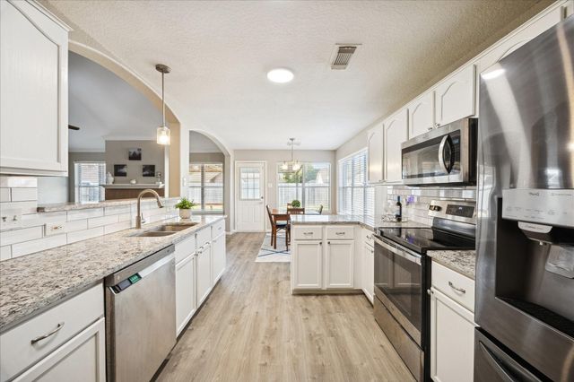 3206 Deer Trail Drive, Alvin, TX 77511