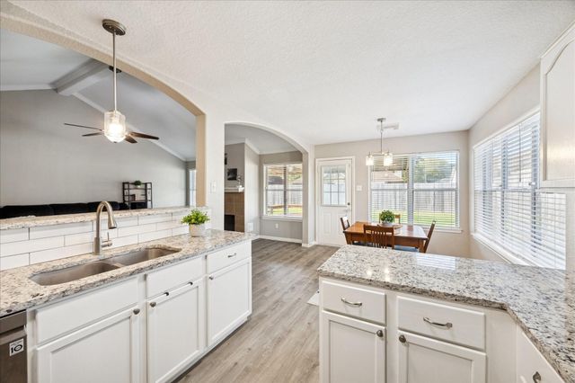 3206 Deer Trail Drive, Alvin, TX 77511