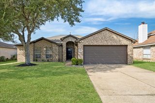 3206 Deer Trail Drive, Alvin, TX 77511