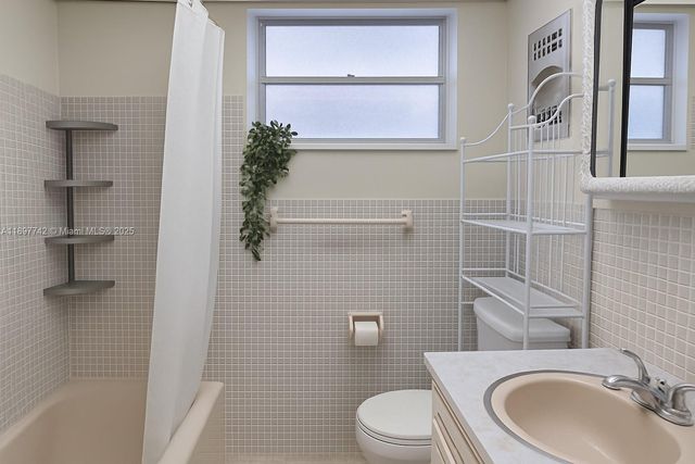 215 SE 3rd Ave 304B, Hallandale Beach, FL 33009
