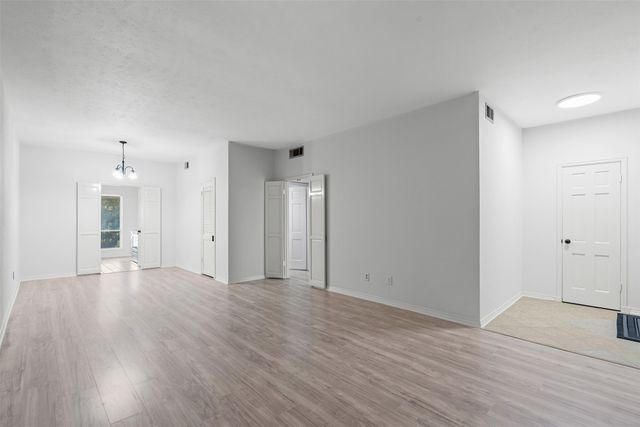 4320 Bellaire Drive S 236W, Fort Worth, TX 76109