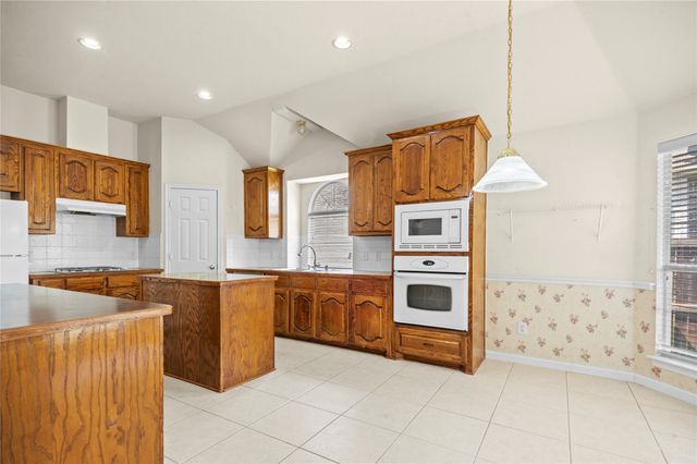 2716 Potter Court, Grand Prairie, TX 75052