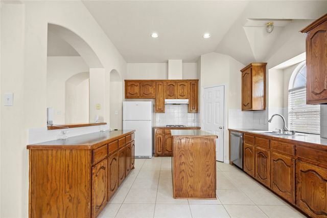 2716 Potter Court, Grand Prairie, TX 75052