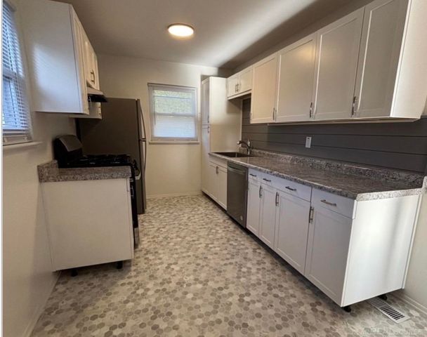 5724 Cranston Street, Portage, MI 49002