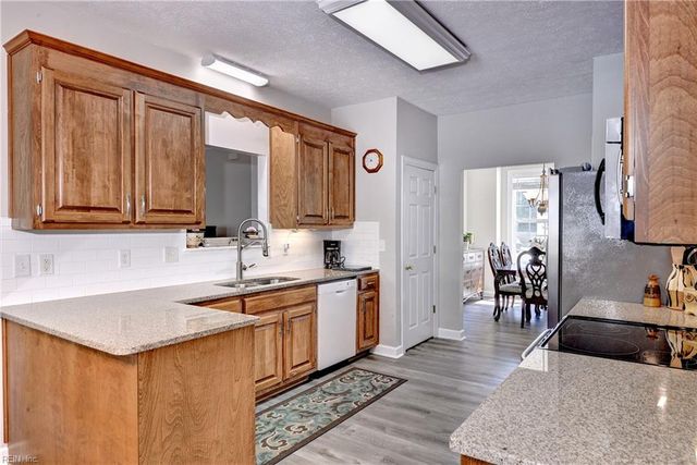 305 Minnie CIR, Newport News, VA 23608