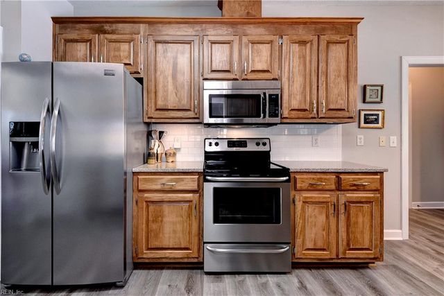 305 Minnie CIR, Newport News, VA 23608