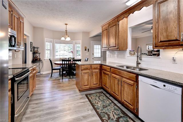 305 Minnie CIR, Newport News, VA 23608