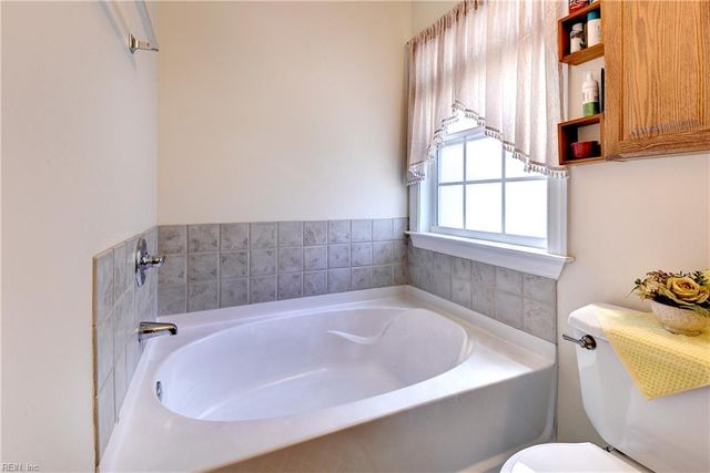 305 Minnie CIR, Newport News, VA 23608