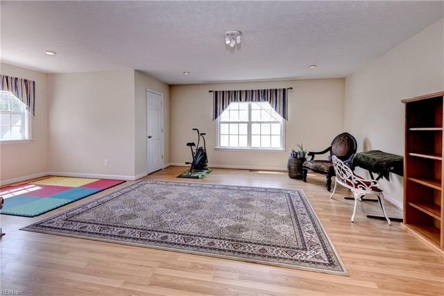 305 Minnie CIR, Newport News, VA 23608