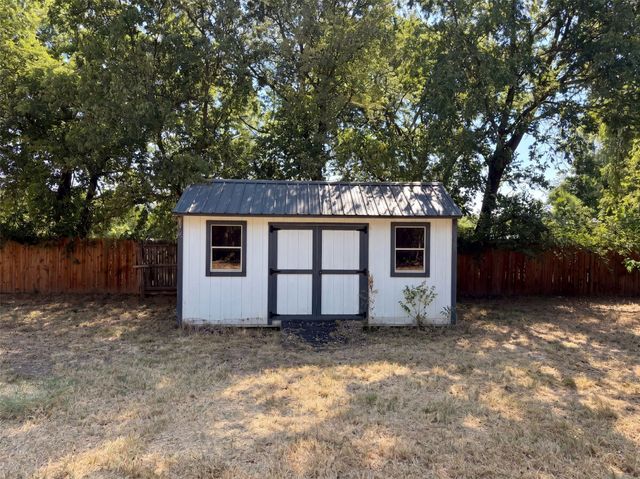 1418 Moss Street, Gainesville, TX 76240