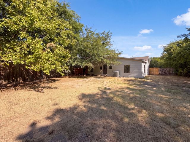 1418 Moss Street, Gainesville, TX 76240